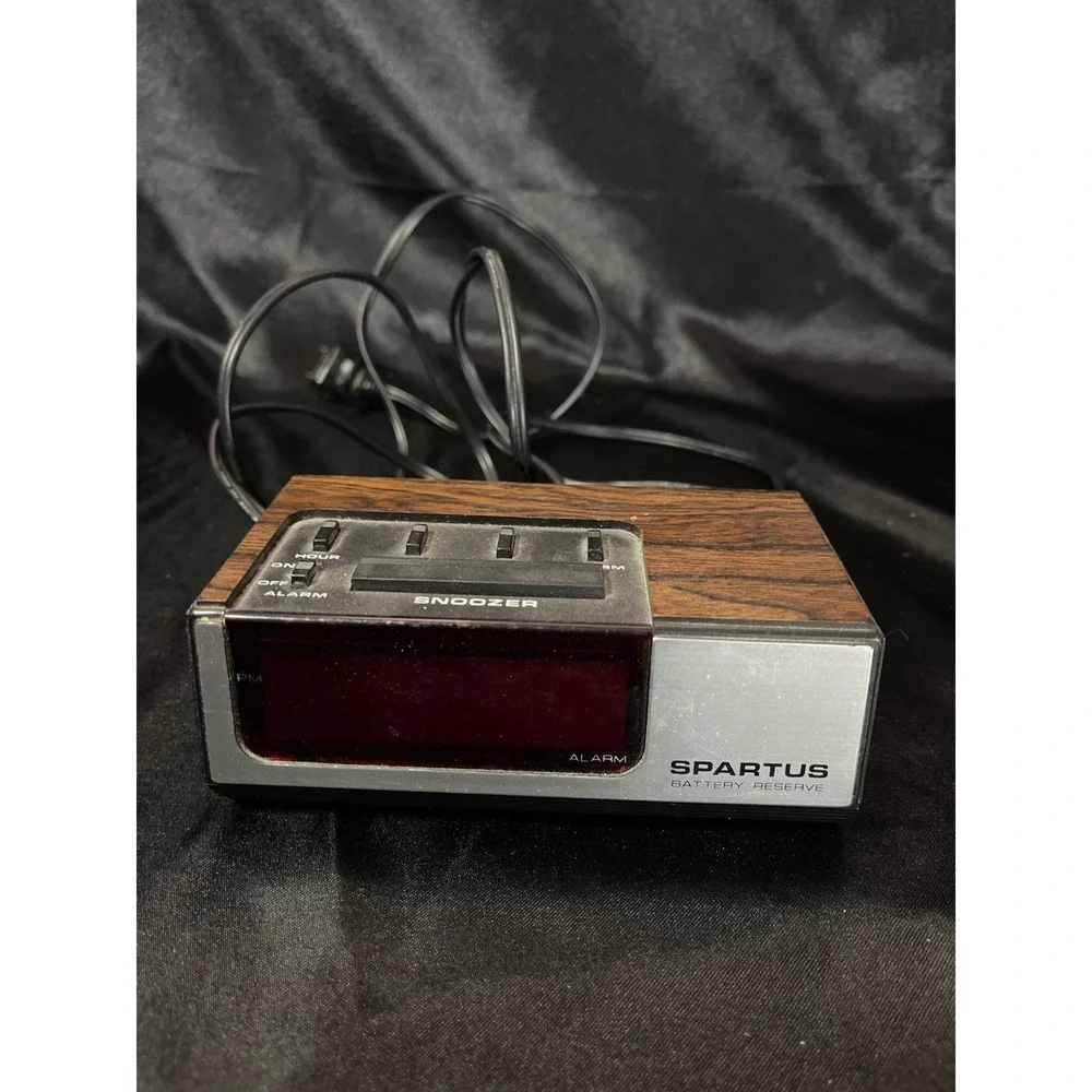 Spartus Polaris 1106 Digital Alarm Clock Wood Grain Vintage Red LED Snooze As is